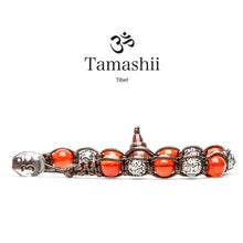 Carica l'immagine nel visualizzatore di Gallery, Bracciale Portafortuna Unisex Realizzato a Mano dai Monaci Tibetani con pallini di Agata Rossa. Il bracciale è arricchito da ruote in argento 925‰ incise con il mantra “Om Mani Padme Hūm” del Buddha della compassione Cenresig.