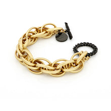 Carica l'immagine nel visualizzatore di Gallery, Bracciale unoaerre a corda in bronzo placcato oro giallo satinato con elegante chiusura in smalto nero