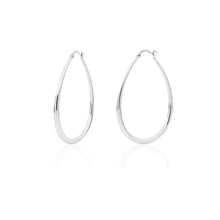 Carica l'immagine nel visualizzatore di Gallery, Orecchini cerchio ovale modello creole con chiusura perno a scatto in bronzo placcato argento unoaerre