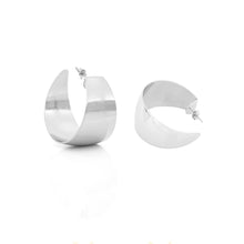 Carica l'immagine nel visualizzatore di Gallery, Orecchini a cerchio piatti modello creole con chiusura perno e farfallina in bronzo placcato argento unoaerre