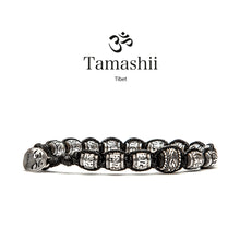 Carica l'immagine nel visualizzatore di Gallery, Bracciale Portafortuna Tamashii Edizione Limitata Realizzato dai Monaci Tibetani Annodato con Ruote in Argento su cui è Inciso il Mantra del Bhudda della Compassione