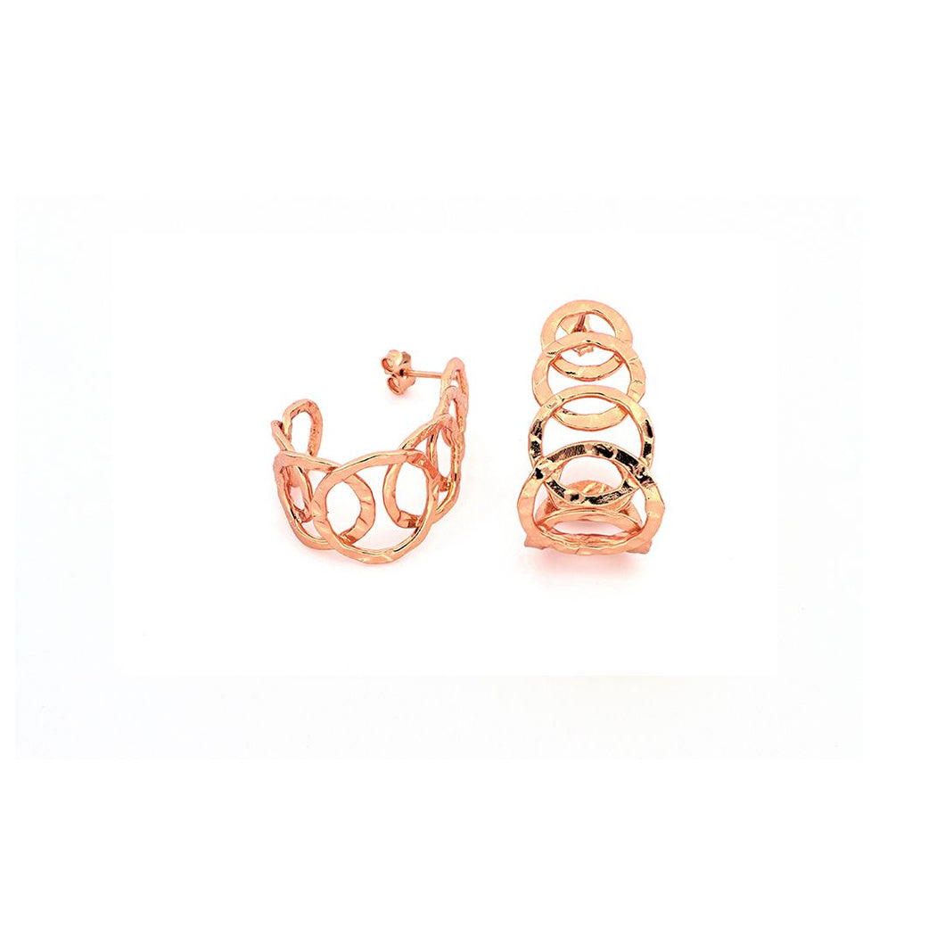 Orecchini unoaerre a semicerchio di anelli martellati con chiusura perno e farfallina in bronzo placcato oro rosa
